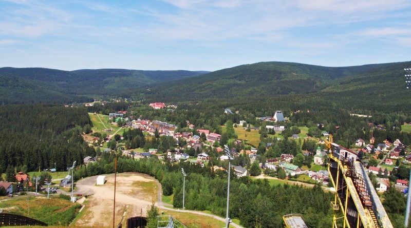 Výhled z doskočiště skokanského můstku