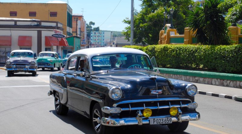 Nádherné auta ve městě Santiago de Cuba